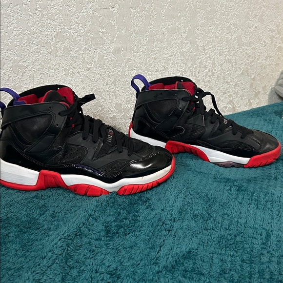 Black and Red Jordan’s jump man two Trey - Picture 2 of 9